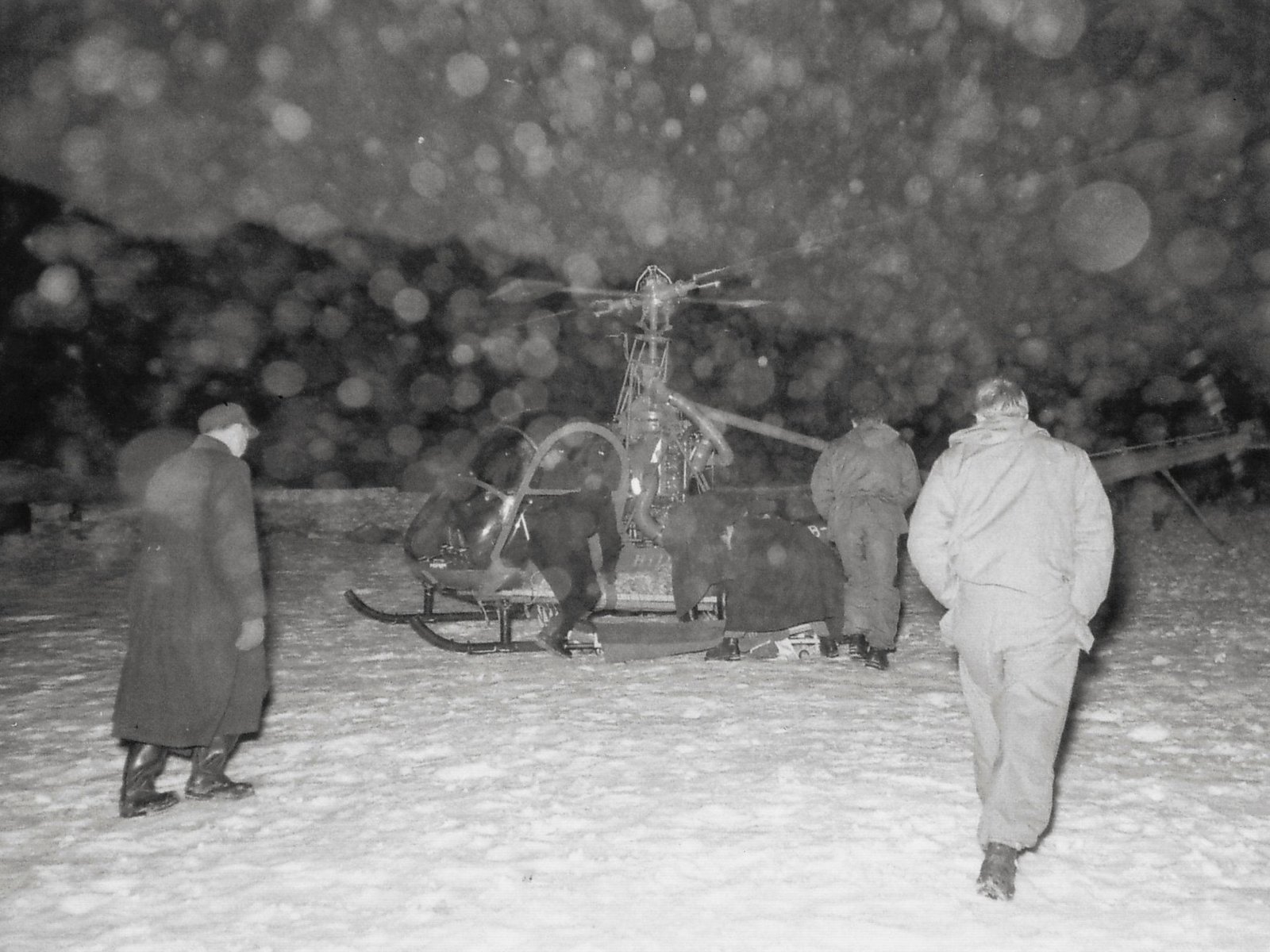 bettfederleicht tief unten im schnee
